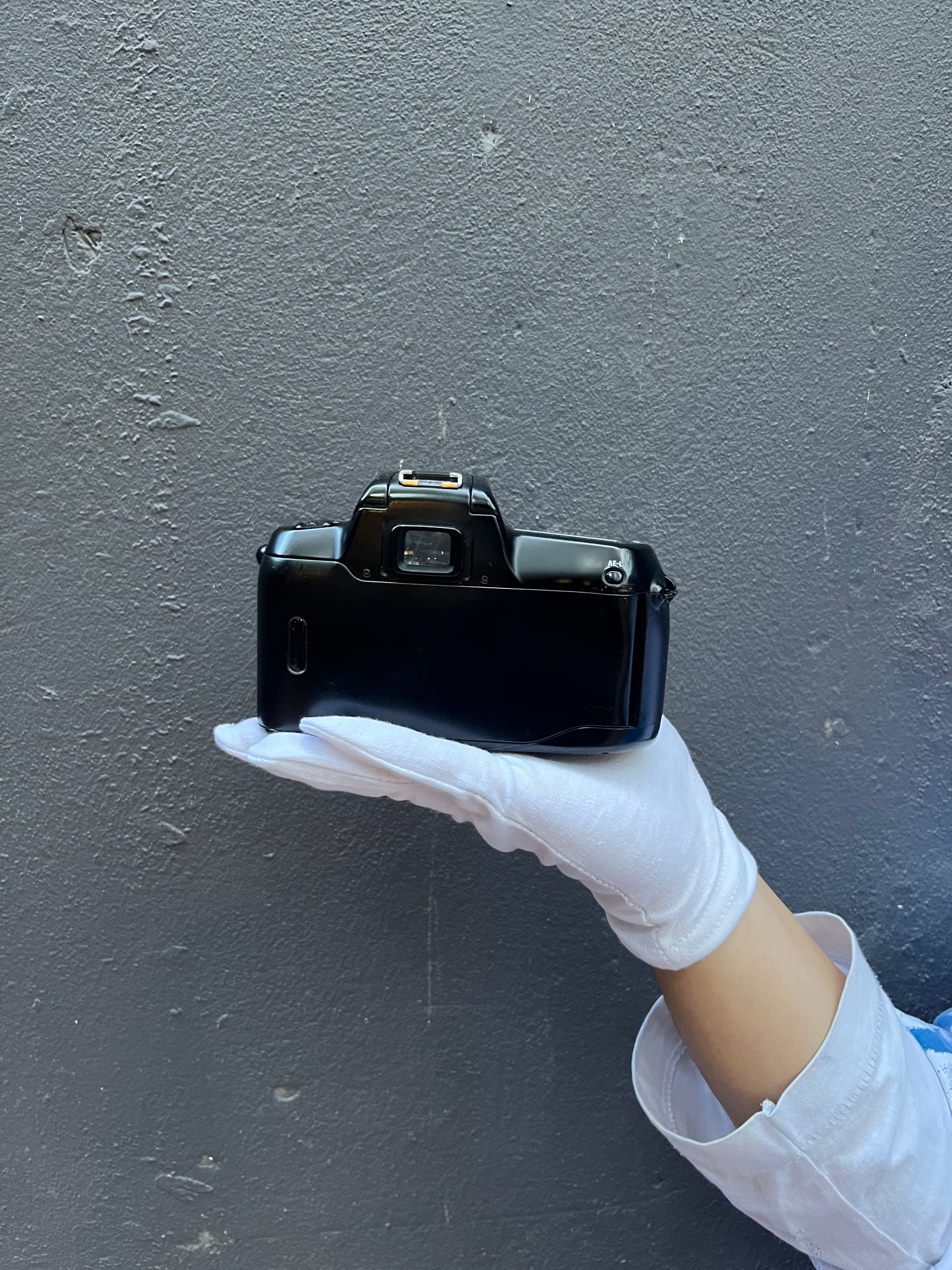 nikon-n50-slr-35mm-analogkamera-mit-nikkor-50mm-1-8-autofokus image 3