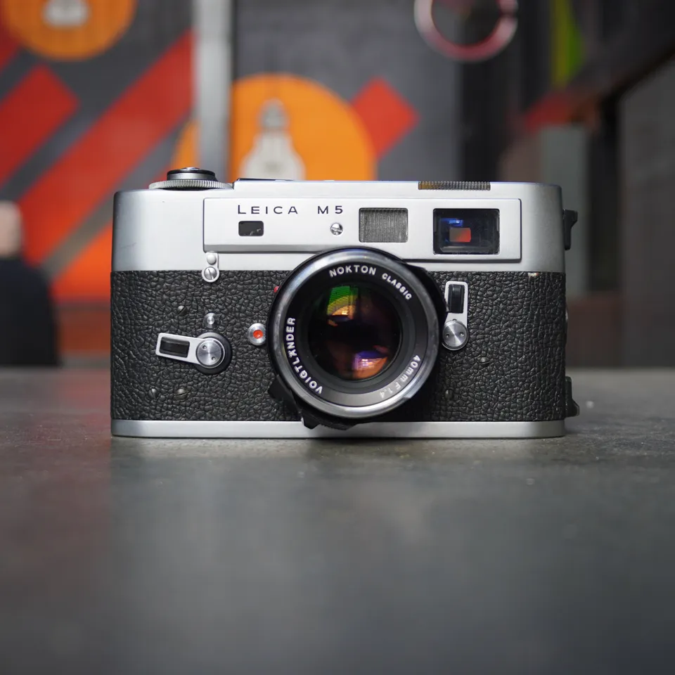 leica-m5-messsucherkamera-mit-voigtl-nder-nokton-40mm-f-1-4-ttl image 1