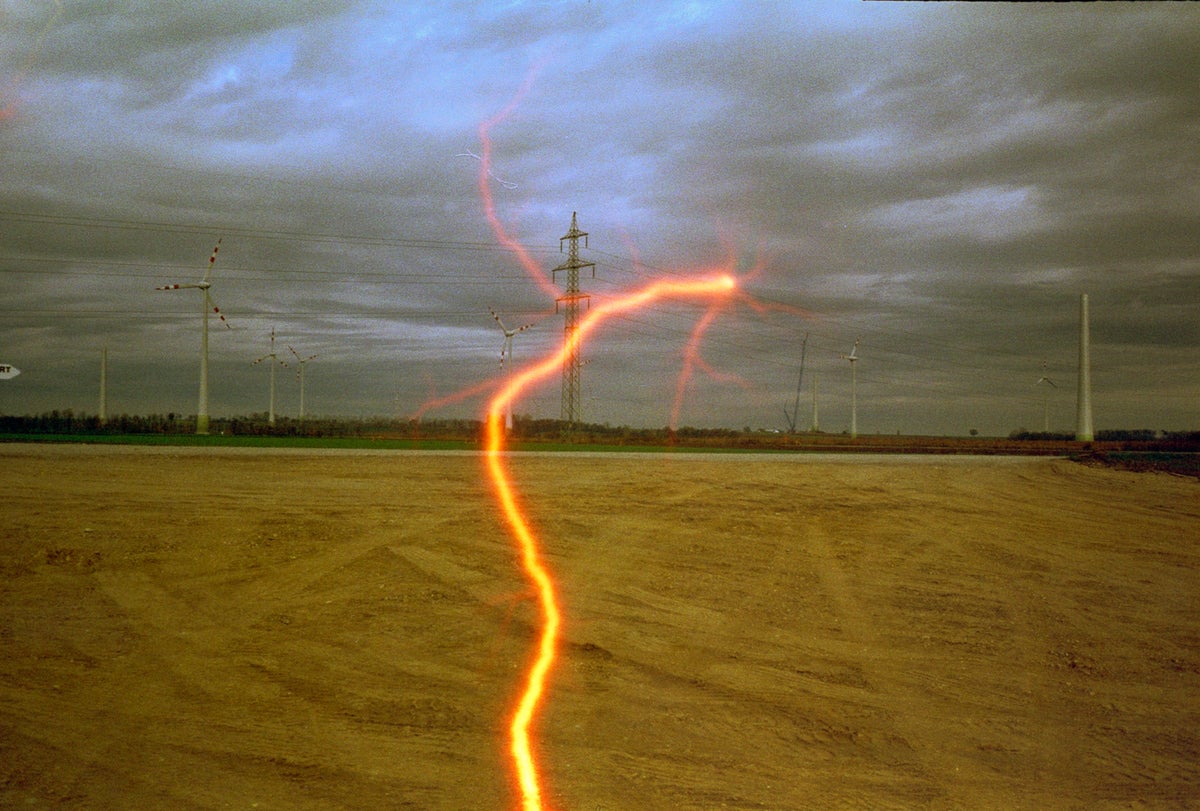 revolog-tesla-2-effektfilm-35mm-36-bilder-200-iso image 2