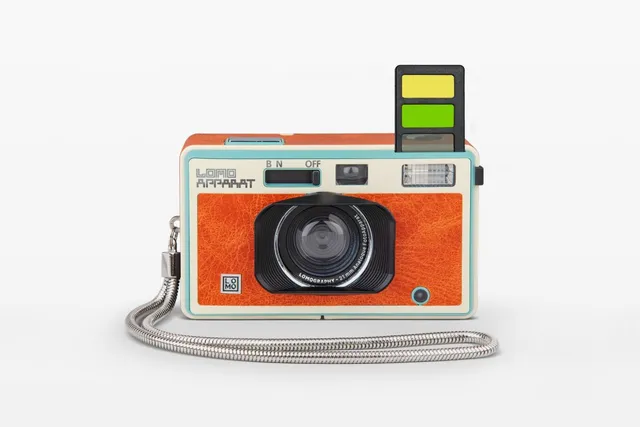 lomoapparat-21mm-weitwinkel-filmkamera-neubau-edition-mit-blitz image 1