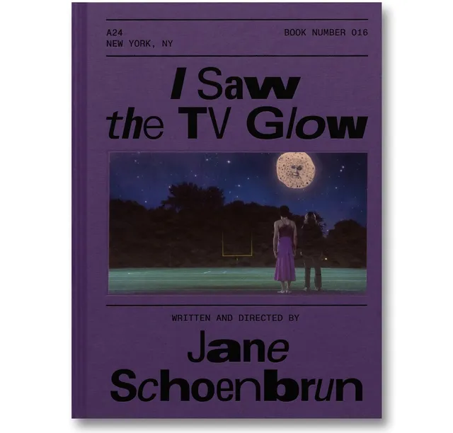 a24-i-saw-the-tv-glow-drehbuch-buch-016-englisch image 1