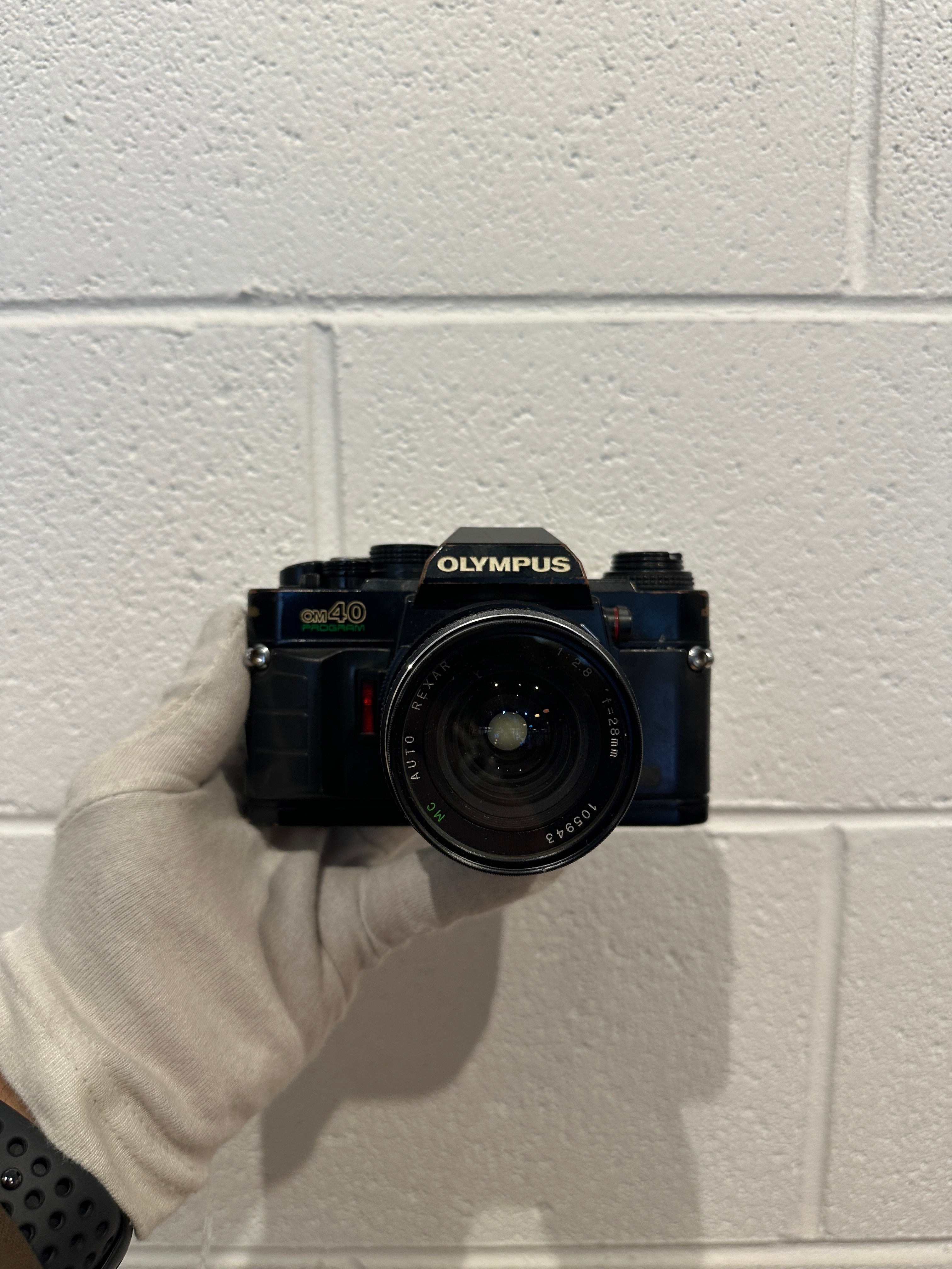olympus-om-40-spiegelreflexkamera-mit-28mm-f-2-8-weitwinkel image 1