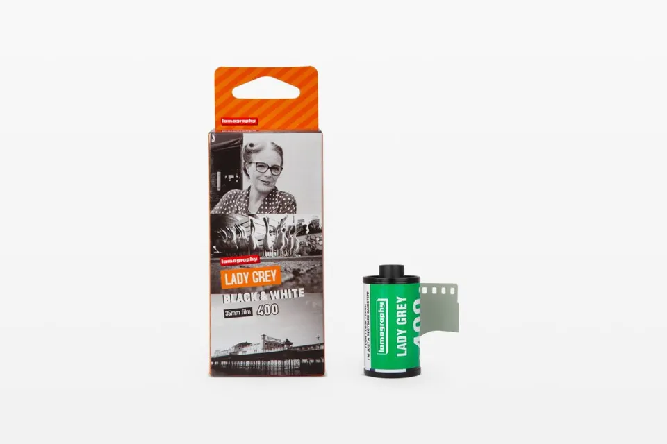 lomography-lady-grey-400-schwarzweissfilm-35mm-3er-pack-36er image 1