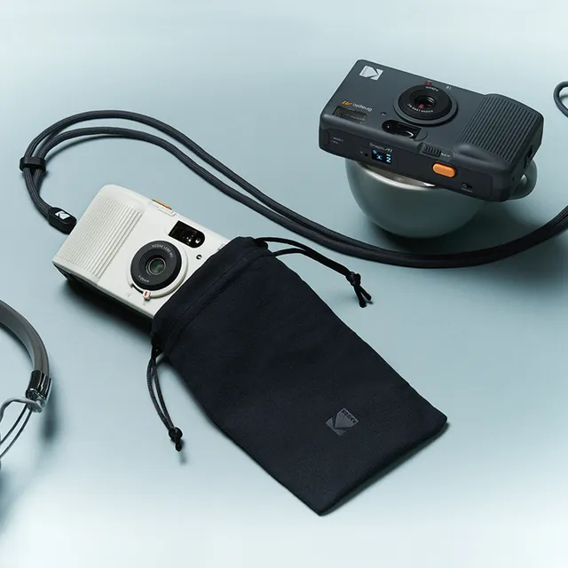 kodak-snapic-a1-35mm-filmkamera-glasobjektiv-wei-doppelbel image 1