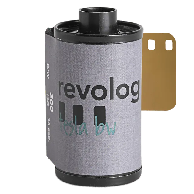 revolog-tesla-bw-35mm-schwarzwei-film-200-iso-36-bilder-blitz-effekt image 1
