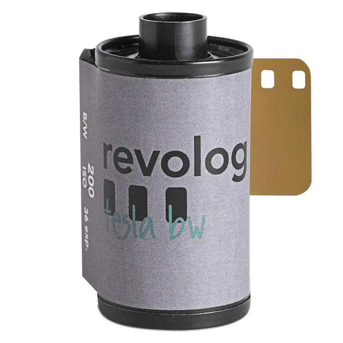 revolog-tesla-bw-35mm-schwarzwei-film-200-iso-36-bilder-blitz-effekt image 1